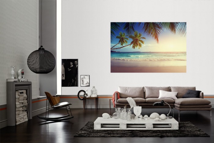 Die Fototapete Strand bei Sonnenuntergang auf den Seychellen als Wandbild im Wohnzimmer. Die Vlies-Fototapete Strand bei Sonnenuntergang auf den Seychellen verschönert als Wandbild Deine Wand.