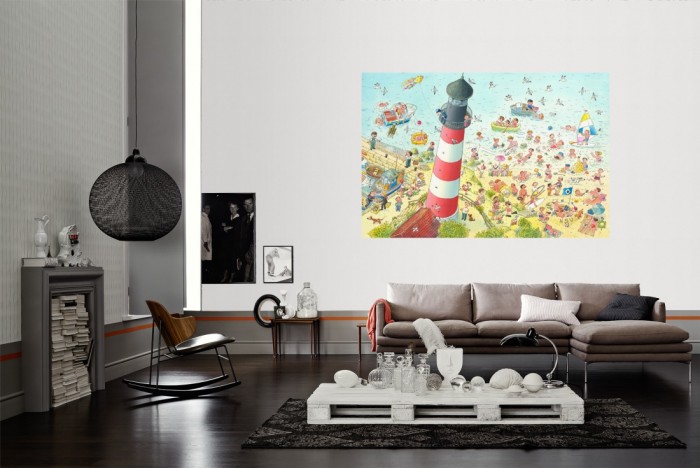 Die Fototapete Strand mit Leuchturm, Wimmelbild für Kinder als Wandbild im Wohnzimmer. Die Vlies-Fototapete Strand mit Leuchturm, Wimmelbild für Kinder verschönert als Wandbild Deine Wand.