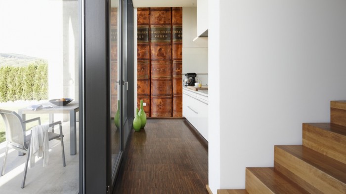 Ein Foto von dem 3D Fotopanel Alte Bücher von Shakespeare's Werken tapeziert in der Küche. Bestelle Deine Bildtapete online.