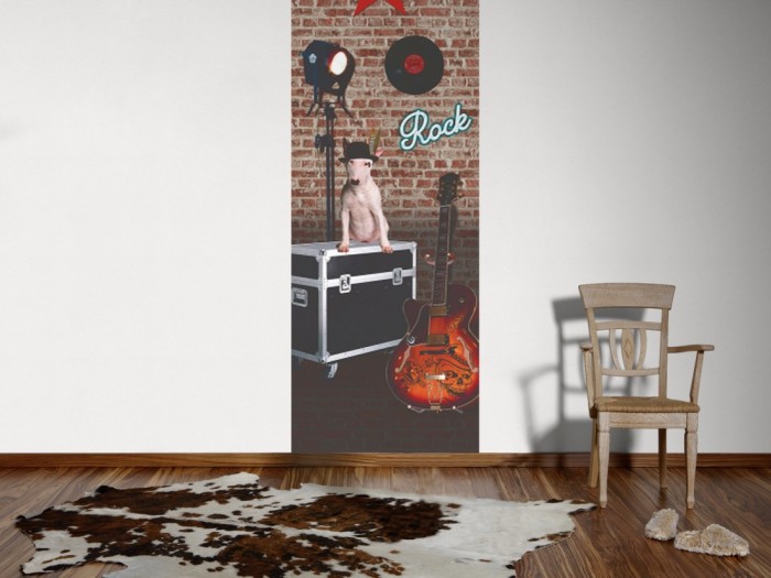 Ein Foto von dem 3D-Fotopanel Rock 'n Dog vor der Steinwand tapeziert an der Wand. Bestelle Deine Bildtapete online.