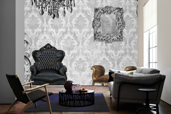 Im Wohnzimmer die Design-Fototapete Barock Möbel, Artwork auf einer großen Wand tapeziert. Die Design-Fototapete Barock Möbel, Artwork ist als Vlies-Fototapete im Wohnzimmer leicht zu tapezieren.