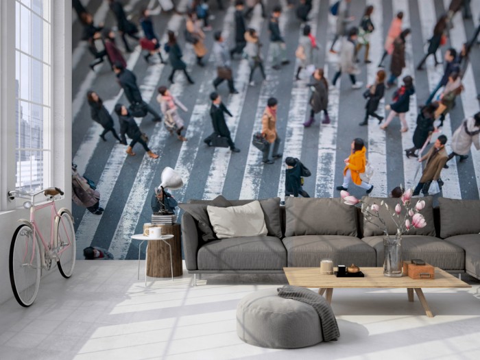 Die Fototapete Menschen in Tokio, Luftbild auf einer großen Wand im Loft tapeziert. Die Fototapete Menschen in Tokio, Luftbild wird individuell auf Deine Wand angepasst.