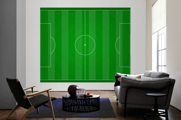 Die Fototapete Fussball Feld als große Bildtapete im Wohnzimmer. Als Bildtapete ist die Fototapete Fussball Feld ein besonderes Highlight auf Vliestapete.