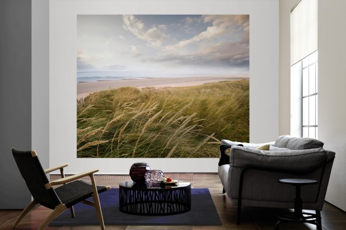 Die Fototapete Sylt, Strand und Dünen als große Bildtapete im Wohnzimmer. Als Bildtapete ist die Fototapete Sylt, Strand und Dünen ein besonderes Highlight auf Vliestapete.