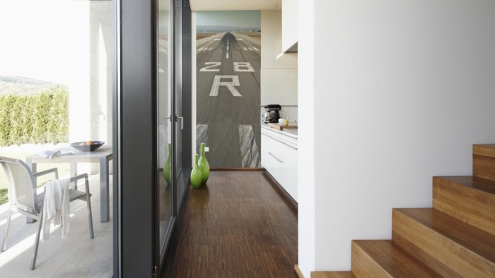 Ein Foto von dem 3D-Fotopanel Flughafen, Start- und Landebahn tapeziert in der Küche. Bestelle Deine Bildtapete online.