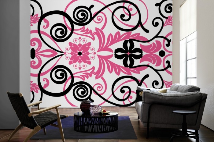 Im Wohnzimmer die Designtapete Modernes Ornament, Weiß-Pink auf einer großen Wand tapeziert. Die Designtapete Modernes Ornament, Weiß-Pink ist als Vlies-Fototapete im Wohnzimmer leicht zu tapezieren.