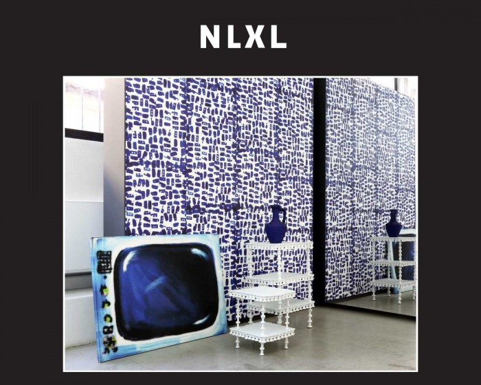 Die NLXL Tapete PNO-08 Addiction von Paola Navone tapeziert an einer Wand.