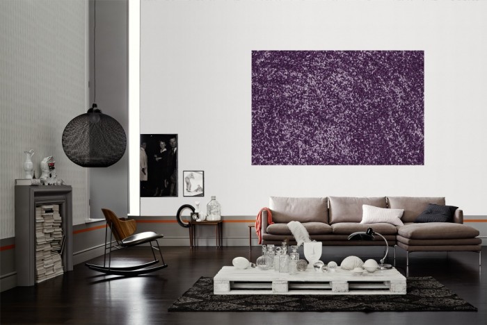 Die Fototapete Violette Glaskugeln als Wandbild im Wohnzimmer. Die Vlies-Fototapete Violette Glaskugeln verschönert als Wandbild Deine Wand.