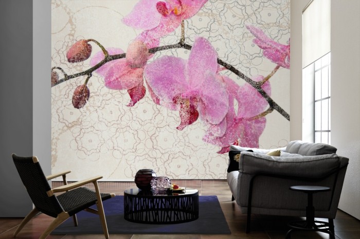 Im Wohnzimmer die Design-Fototapete Orchidee, Artwork auf einer großen Wand tapeziert. Die Design-Fototapete Orchidee, Artwork ist als Vlies-Fototapete im Wohnzimmer leicht zu tapezieren.