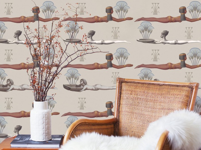 Raumansicht der Selected Walls Tapete Luxor Ladies Wallpaper Col. 01