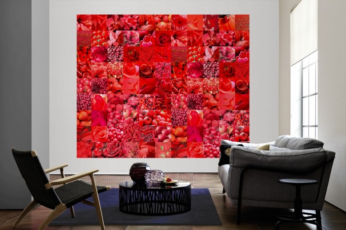 Die Design-Fototapete Obst, Gemüse und Blumen in rot als große Bildtapete im Wohnzimmer. Als Bildtapete ist die Design-Fototapete Obst, Gemüse und Blumen in rot ein besonderes Highlight auf Vliestapete.