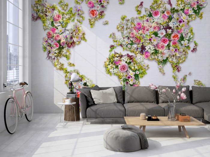 Die Fototapete Weltkarte aus Blumen auf einer großen Wand im Loft tapeziert. Die Fototapete Weltkarte aus Blumen wird individuell auf Deine Wand angepasst.