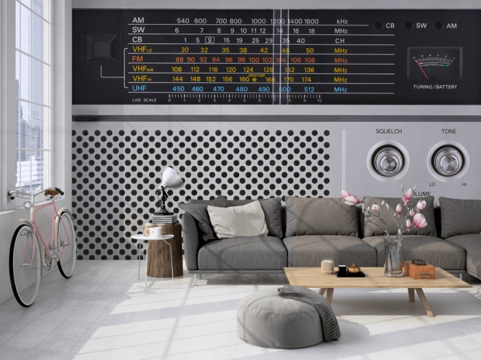 Die Fototapete Radio der 80er und 90er Jahre auf einer großen Wand im Loft tapeziert. Die Fototapete Radio der 80er und 90er Jahre wird individuell auf Deine Wand angepasst.