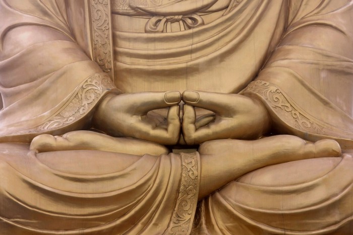 Die Fototapete Buddha Statue, eine Vlies-Fototapete bei Livingwalls Cologne online kaufen. Die Fototapete Buddha Statue ist eine Fototapete auf Maß.