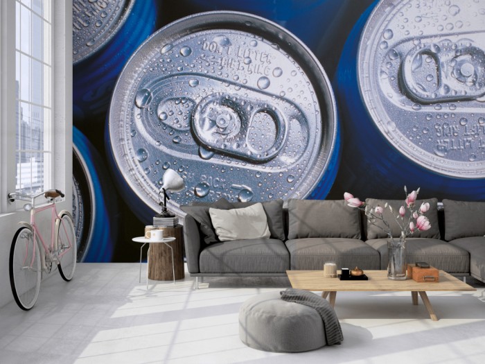 Die Fototapete Dosen von oben auf einer großen Wand im Loft tapeziert. Die Fototapete Dosen von oben wird individuell auf Deine Wand angepasst.