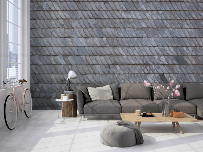 Die Fototapete Schiefer Wand, alte Fassade auf einer großen Wand im Loft tapeziert. Die Fototapete Schiefer Wand, alte Fassade wird individuell auf Deine Wand angepasst.