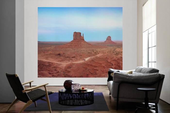 Die Fototapete Monument Valley in Utah, USA als große Bildtapete im Wohnzimmer. Als Bildtapete ist die Fototapete Monument Valley in Utah, USA ein besonderes Highlight auf Vliestapete.