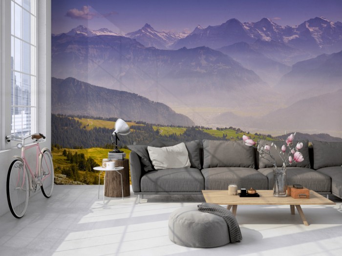 Die Fototapete Berglandschaft in der Schweiz auf einer großen Wand im Loft tapeziert. Die Fototapete Berglandschaft in der Schweiz wird individuell auf Deine Wand angepasst.