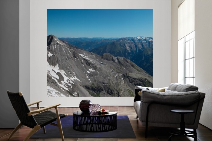Die Fototapete Alpen Österreich, Panorama der Berge als große Bildtapete im Wohnzimmer. Als Bildtapete ist die Fototapete Alpen Österreich, Panorama der Berge ein besonderes Highlight auf Vliestapete.