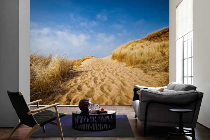 Im Wohnzimmer die Fototapete Sylt, Dünenlandschaft auf einer großen Wand tapeziert. Die Fototapete Sylt, Dünenlandschaft ist als Vlies-Fototapete im Wohnzimmer leicht zu tapezieren.