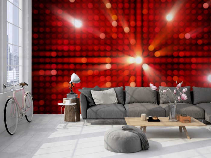 Die Design-Fototapete Party Nacht in Rot auf einer großen Wand im Loft tapeziert. Die Design-Fototapete Party Nacht in Rot wird individuell auf Deine Wand angepasst.