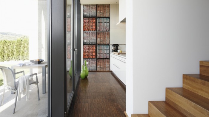 Ein Foto von dem 3D-Fotopanel Alte Container tapeziert in der Küche. Bestelle Deine Bildtapete online.