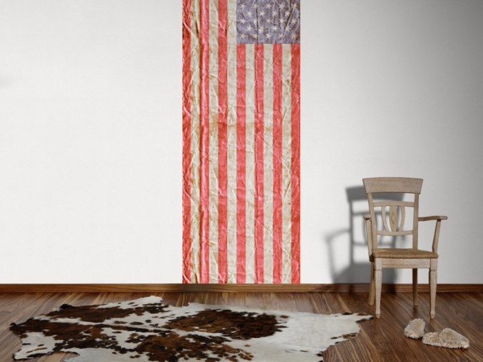 Ein Foto von dem Design-Fotopanel Vintage USA Flagge, Stars and Stripes tapeziert an der Wand. Bestelle Deine Bildtapete online.