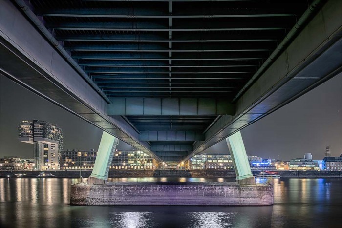 Die Fototapete Köln, unter der Severinsbrücke, eine Vlies-Fototapete bei Livingwalls Cologne online kaufen. Die Fototapete Köln, unter der Severinsbrücke ist eine Fototapete auf Maß.