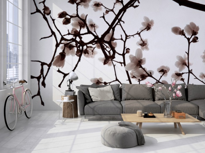 Die Fototapete Magnolie Äste in Weiß auf einer großen Wand im Loft tapeziert. Die Fototapete Magnolie Äste in Weiß wird individuell auf Deine Wand angepasst.