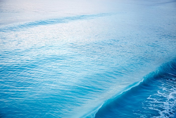 Die Fototapete Wellen im Meer, eine Vlies-Fototapete bei Livingwalls Cologne online kaufen. Die Fototapete Wellen im Meer ist eine Fototapete auf Maß.