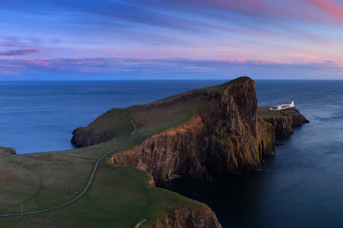 Die Fototapete Meer in Schottland, Neist Point, Isle of Skye, eine Vlies-Fototapete bei Livingwalls Cologne online kaufen. Die Fototapete Meer in Schottland, Neist Point, Isle of Skye ist eine Fototapete auf Maß.