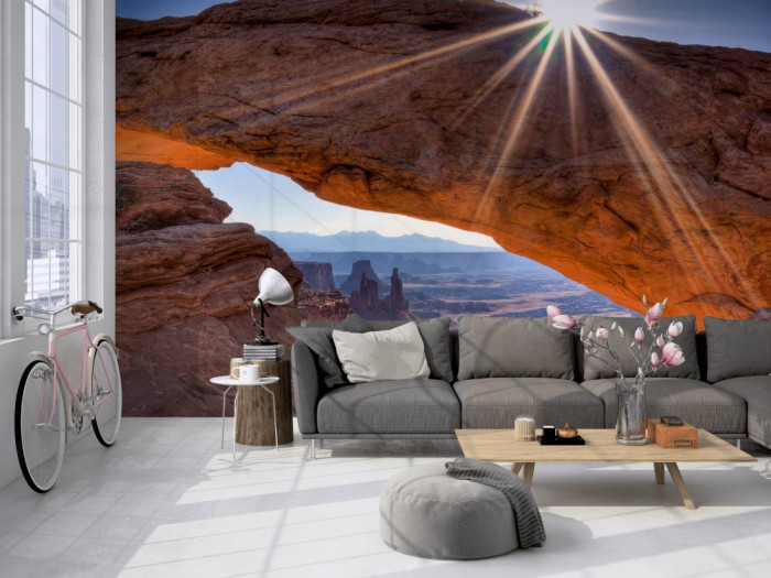 Die Fototapete Mesa Arch Canyonlands, Utah USA auf einer großen Wand im Loft tapeziert. Die Fototapete Mesa Arch Canyonlands, Utah USA wird individuell auf Deine Wand angepasst.