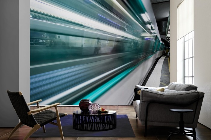 Im Wohnzimmer die Fototapete Metro in Paris, U-Bahn Station auf einer großen Wand tapeziert. Die Fototapete Metro in Paris, U-Bahn Station ist als Vlies-Fototapete im Wohnzimmer leicht zu tapezieren.