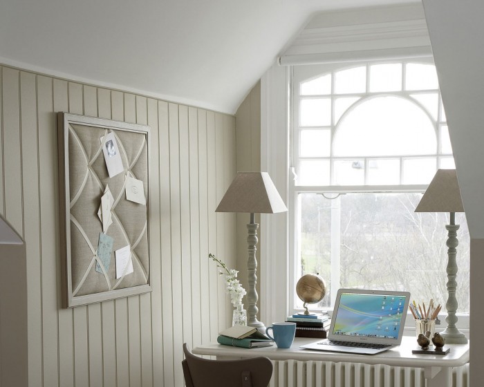 Holzbretter gestrichen mit dem Little Greene Farbton Stone-Dark-Cool