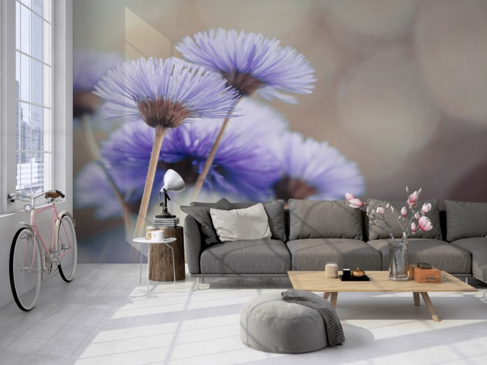 Die Fototapete Wildblumen im Detail auf einer großen Wand im Loft tapeziert. Die Fototapete Wildblumen im Detail wird individuell auf Deine Wand angepasst.