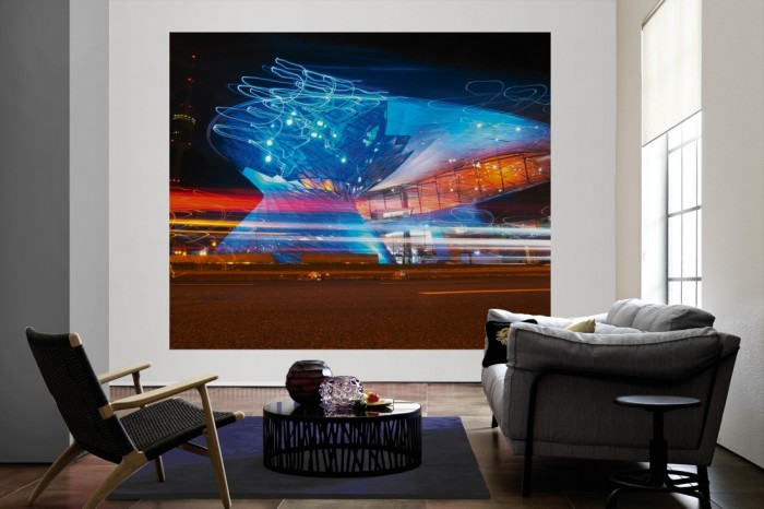 Die Fototapete München, BMW World in Bewegung als große Bildtapete im Wohnzimmer. Als Bildtapete ist die Fototapete München, BMW World in Bewegung ein besonderes Highlight auf Vliestapete.