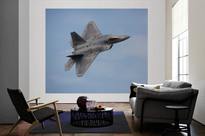 Die Fototapete Jet, Lockheed Martin F-22 Raptor als große Bildtapete im Wohnzimmer. Als Bildtapete ist die Fototapete Jet, Lockheed Martin F-22 Raptor ein besonderes Highlight auf Vliestapete.