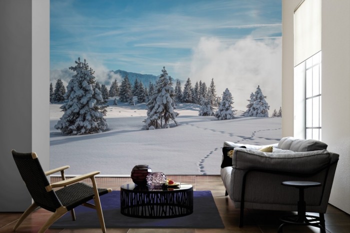 Im Wohnzimmer die Fototapete Wald im Winter, Schwarzwald auf einer großen Wand tapeziert. Die Fototapete Wald im Winter, Schwarzwald ist als Vlies-Fototapete im Wohnzimmer leicht zu tapezieren.