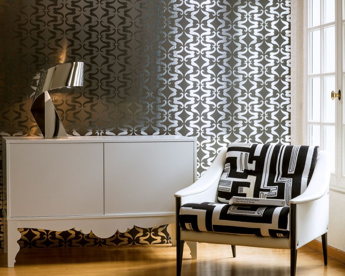 Die Flavour Paper Tapete FP1062 in einem Raum tapeziert - Das Raumbild zeigt die Flavour Paper Tapete FP1062 in der Farbe Graphite