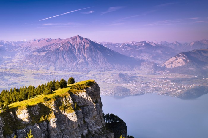 Die Fototapete Gebirge am See in der Schweiz, eine Vlies-Fototapete bei Livingwalls Cologne online kaufen. Die Fototapete Gebirge am See in der Schweiz ist eine Fototapete auf Maß.