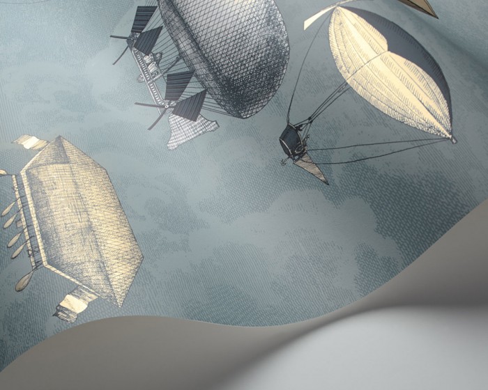 Detailfoto der Fornasetti Tapete 114/10021 Macchine Volanti von Cole and Son