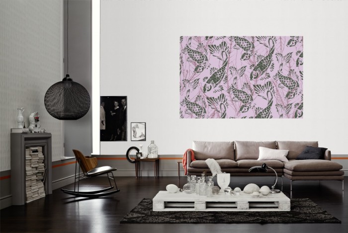 Die Designer-Fototapete Koi Fische und Blätter, Artwork by Mylumi als Wandbild im Wohnzimmer. Die Vlies-Designer-Fototapete Koi Fische und Blätter, Artwork by Mylumi verschönert als Wandbild Deine Wand.