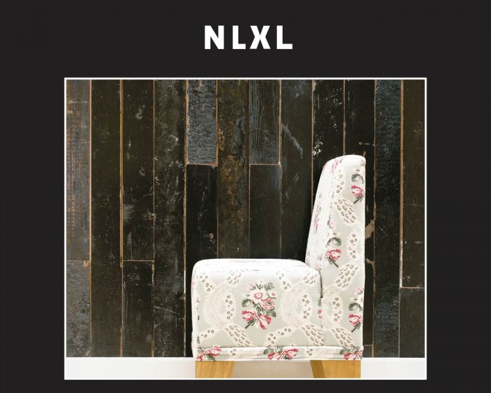 Die NLXL Tapete PHE-05 Scrapwood von Piet Hein Eek tapeziert an einer Wand.