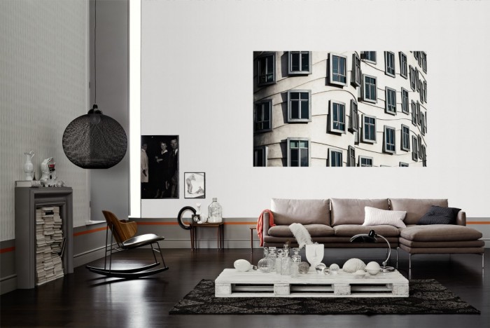 Die Fototapete Fassade Tanzendes Haus, Prag als Wandbild im Wohnzimmer. Die Vlies-Fototapete Fassade Tanzendes Haus, Prag verschönert als Wandbild Deine Wand.