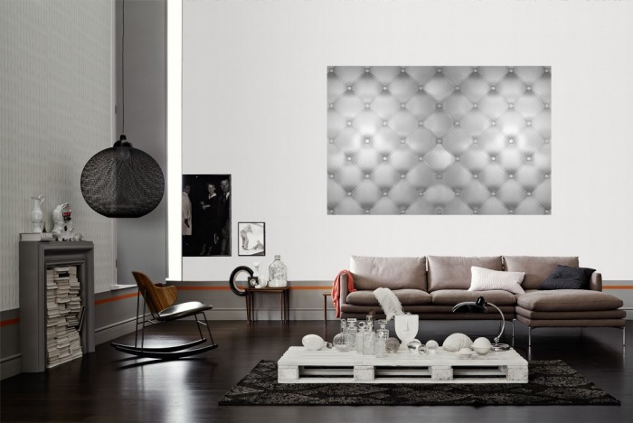 Die Design-Fototapete 3D-Effekt mit grauem Polster als Wandbild im Wohnzimmer. Die Vlies-Design-Fototapete 3D-Effekt mit grauem Polster verschönert als Wandbild Deine Wand.