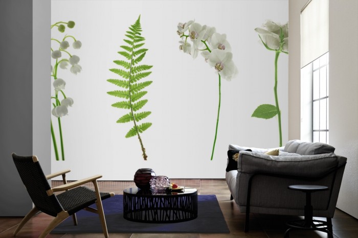 Im Wohnzimmer die Fototapete Blumen in Weiß und Grün auf einer großen Wand tapeziert. Die Fototapete Blumen in Weiß und Grün ist als Vlies-Fototapete im Wohnzimmer leicht zu tapezieren.