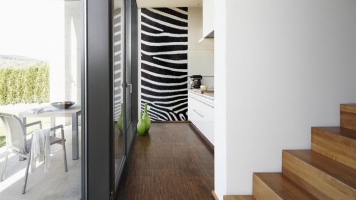 Ein Foto von dem 3D-Fotopanel Fell vom Zebra im Detail tapeziert in der Küche. Bestelle Deine Bildtapete online.