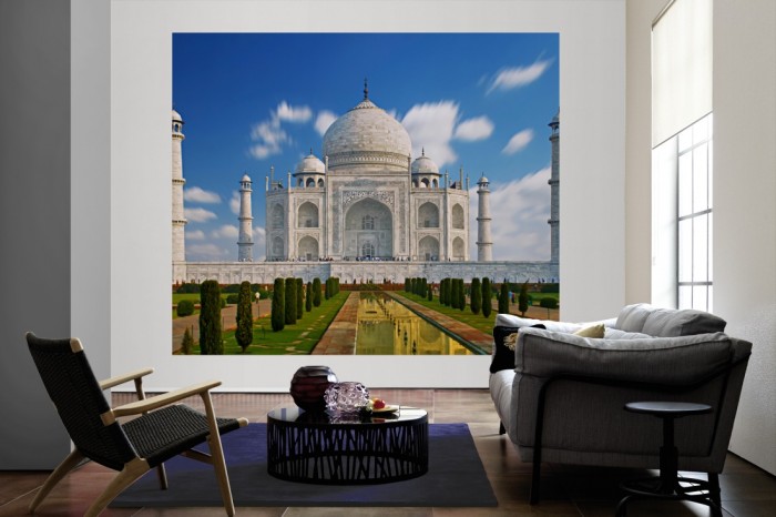Die Fototapete Taj Mahal Mausoleum, Indien als große Bildtapete im Wohnzimmer. Als Bildtapete ist die Fototapete Taj Mahal Mausoleum, Indien ein besonderes Highlight auf Vliestapete.