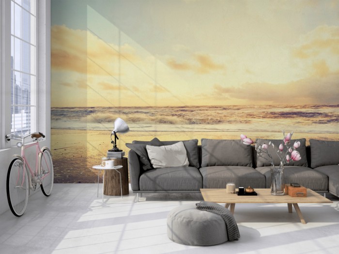 Die Fototapete Nordsee, Sonnenuntergang am Meer auf einer großen Wand im Loft tapeziert. Die Fototapete Nordsee, Sonnenuntergang am Meer wird individuell auf Deine Wand angepasst.