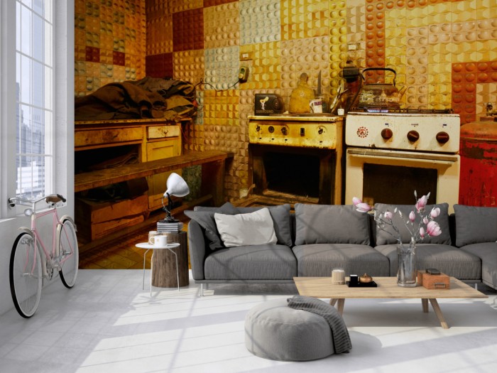 Die Fototapete Alte Küche, Lost Places auf einer großen Wand im Loft tapeziert. Die Fototapete Alte Küche, Lost Places wird individuell auf Deine Wand angepasst.